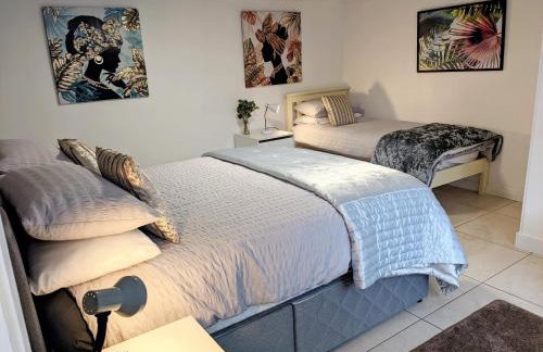 2 Bed House - Sleeps 6 - Parking - Wifi - Photo 8