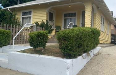 Ruth House Original Craftsman PETS, walk to State st. - Photo 1