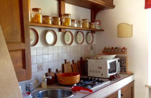 Charming, cozy, and bright apartment - Photo 17