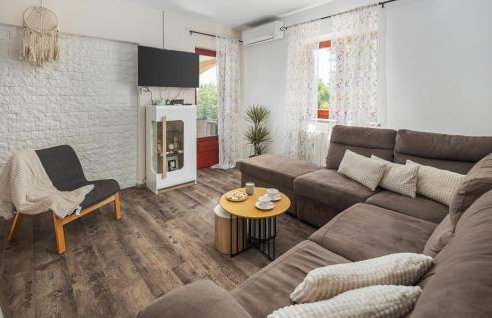 Lovely Home In Tinjan - Photo 4