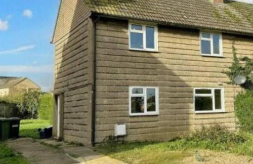 Peterborough Nice House with garden free parking - Foto 1