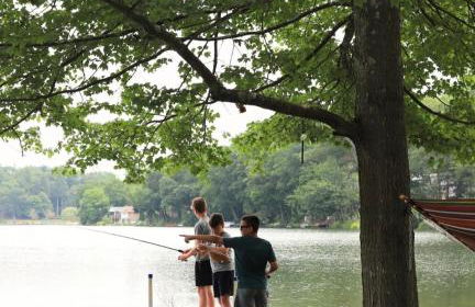 Lakeside Haven, a Modern Cottage with Lake Views - Foto 39