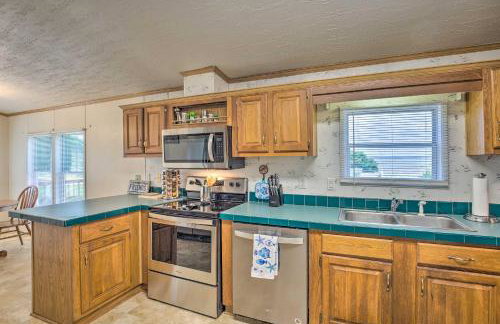 Cedar Creek Lake Access Retreat with Deck - Foto 8