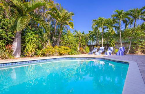 Spacious 3-Bedroom Villa with Heated Saltwater Pool and Fenced Yard in Oakland Park - Foto 1