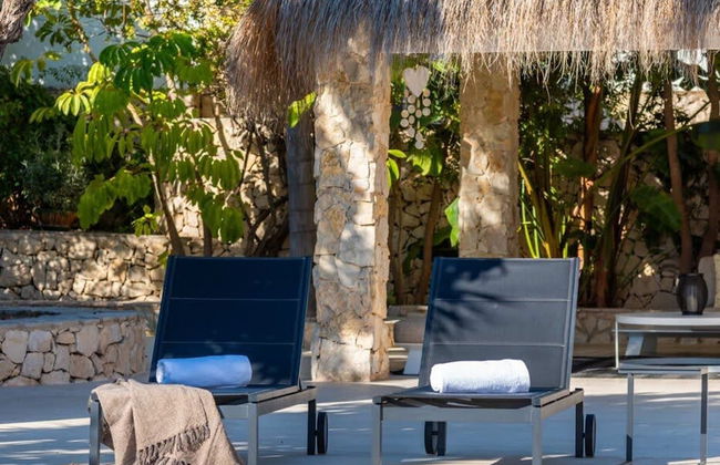 Relax in Luxury at This Stunning Seaside Villa - Photo 48