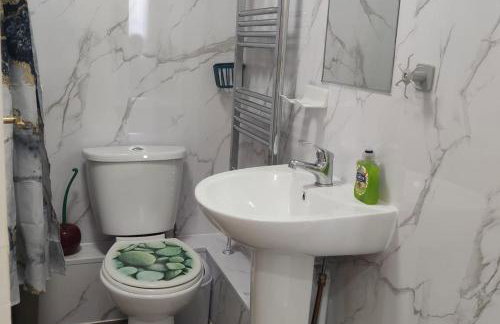 Apartment - Sleeps 5 - Parking - Station Close - Foto 9