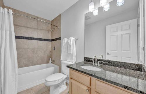 Stylish Condo • Walk to Theaters • Parking - Foto 14