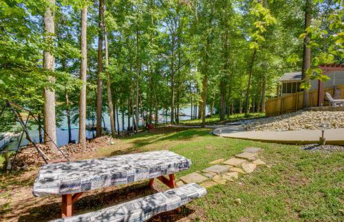 Lakefront Fair Play Vacation Rental, Pets Welcome! - Foto 25