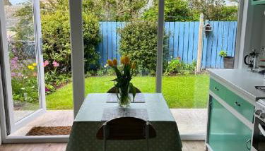 Peedie Cott Self-Catering, Orkney - Foto 4, Garden, Garden view