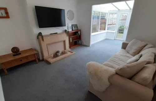 Free Parking Spacious Home - Photo 21