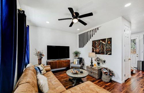 Countryside Sanctuary: Cozy Chateau with Expansive Views - Photo 12