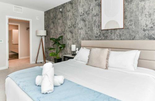 Urban 2BR Oasis with Scenic Rooftop and Gym - Foto 64