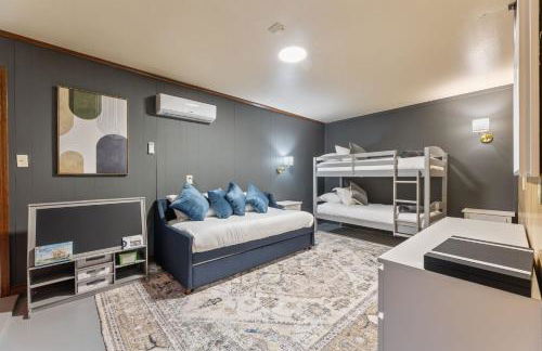 Golf-Side Luxe Escape Sleeps 13 Hot Tub & Theater - Foto 28