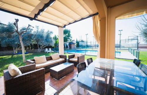 Precioso chalet con piscina y pista de padel - Photo 9