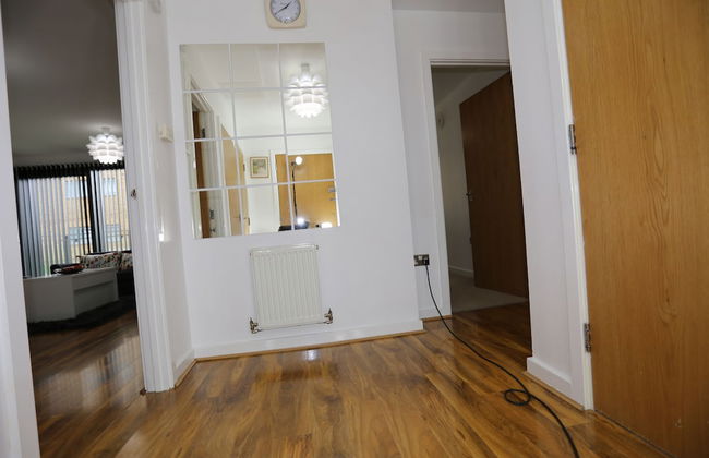 2 bed Riverview Bridge House Apartment - Foto 43