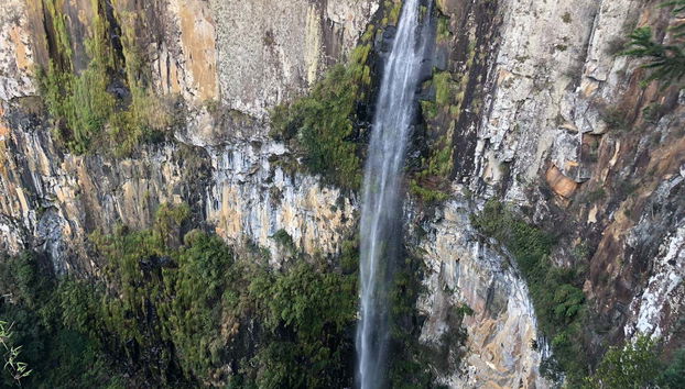 Impresionante cascada do Avencal