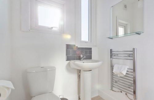 Jasmine Villa A - Ideal for QMC & Uni - Free parking - Photo 27