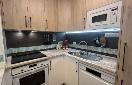 Hübsche Ferienwohnung mit 2 Schlafzimmern, Pool und WLAN, Strandnähe - Foto 7