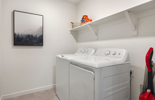 New Build W/ Great Backyard & Lake Access! - Foto 36