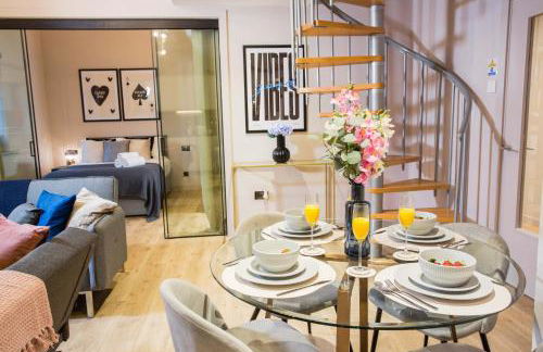 Spacious 3-Bed Retreat - Modern & Super Central - Foto 28