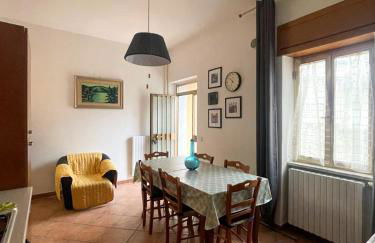 Breaking Bed - Photo 3