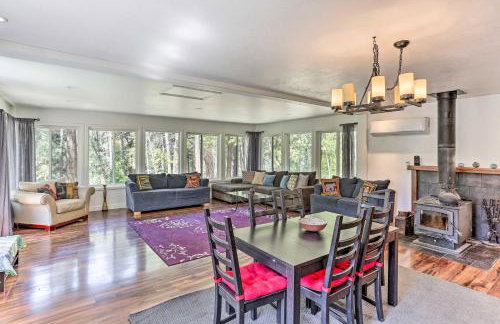 Vibrant Weaverville Escape with Deck and Creek! - Foto 4