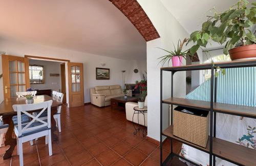 Charming Catalan Villa with Pool & Views - Foto 27