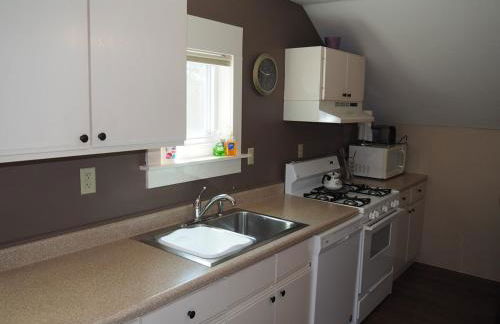 The Cute & Cozy - Upper Apt - Great Location! - Foto 14