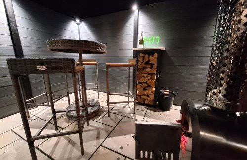 Stylish Escape With Wood-Fired Hot Tub - Foto 13