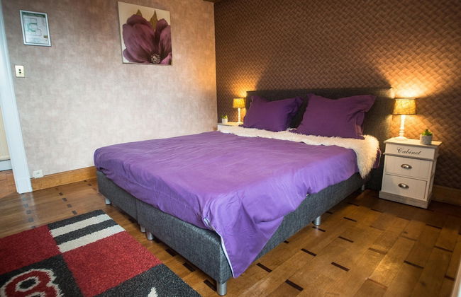 Magnificent Luxury Chateau in Vast Garden with Sauna & Hot Tubs - Photo 18