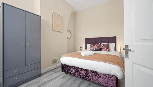 Manchester 4-Bed Home Perfect for Contractors & Families w Free Parking - Foto 2, wardrobe