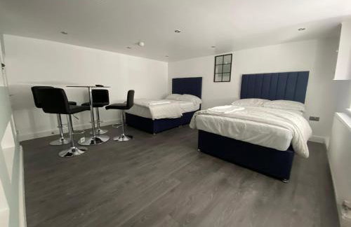 Luxury 3-Bed House-Jaquzzi Bath-Private Parking- suitable for contractors - Foto 6