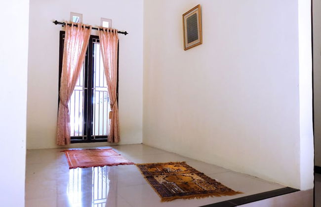 Homestay Tegal Kota by Simply Homy - Photo 10