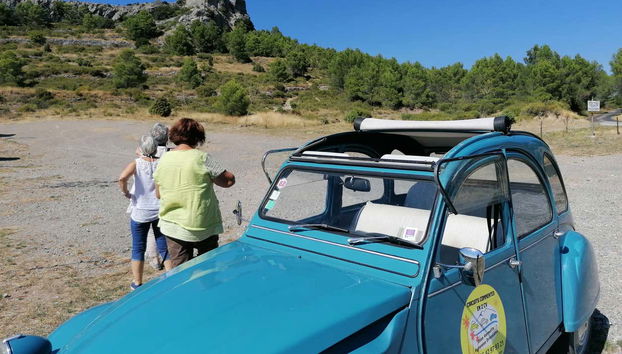 Visite guidée privée en Citroën 2CV aux villages des Aspres - Photo 2, Citroën 2CV au coeur des Aspres
