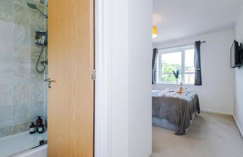 Stunning Riverside 3-Bed Home by 53 Degrees Property in Manchester with Garden & FREE Parking! - Foto 16