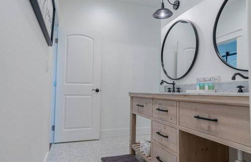 Stunning beach house just a short walk to beach - Foto 25