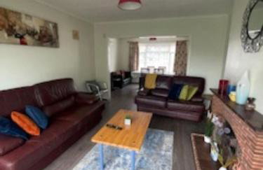 Wardown Place - Spacious 3 Bed House available for short term or long term Rental - Foto 6