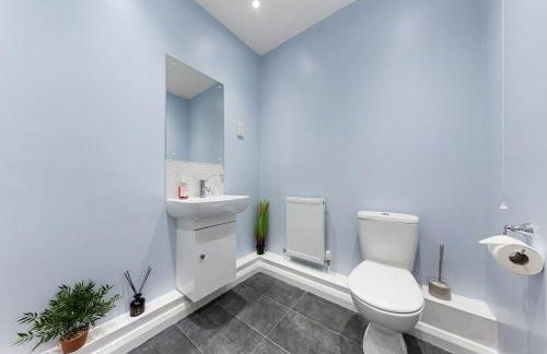 Immaculate 2BR London Flat with King Bed-Parking Available-Sleeps 6-20 Percent OFF Off Long Stays! Perfect for Families, Contractors & Couples! - Foto 56