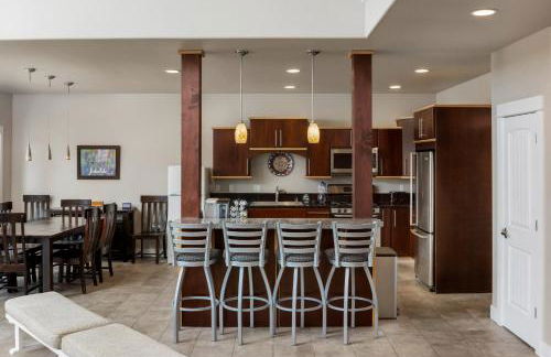 6BR - 6 King Beds - EV - 10min Downtown - Foto 16