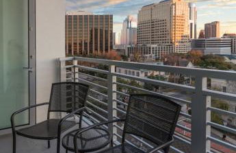 Stay in this 2BD resort condo to visit Austin gym and pool onsite - Foto 15