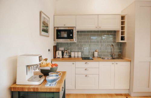 Peaceful Countryside Barn Conversion in the Yorkshire Dales by MCPI Hosting, Perfect for Couples, Small Families & Walkers - Photo 4