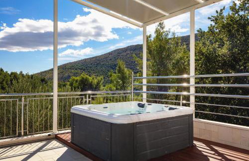 Luxury Villa Lovric with private heated pool, Jacuzzi, Sauna and private tavern - Foto 15