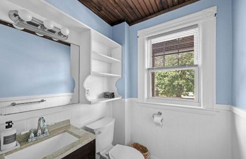 Salem 3 Bedroom with Gameroom, Balcony, Parking, and more - Foto 30