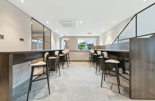 Luxury Apartment - West Wimbledon with Cinema & Game Room, Gym, Parking - Foto 22