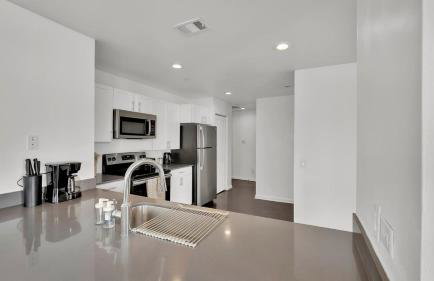 HEB403 Spacious & Stylish 2 Bedroom Condo Downtown Fort Worth, Free Parking, Walk to Convention Center - Foto 7