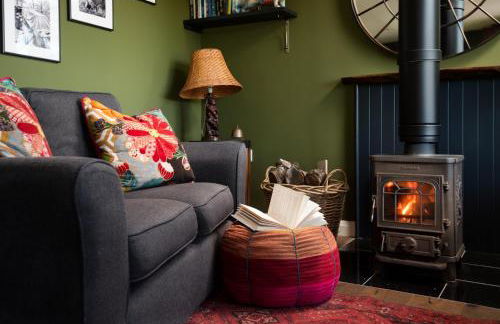 Bastle Retreats Cabin with hot tub - Foto 9