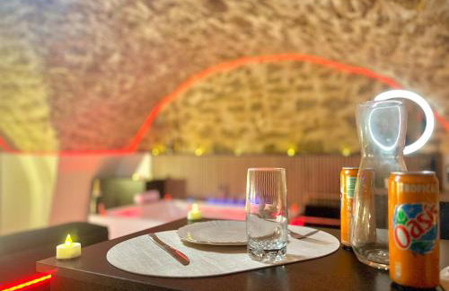 Secret LoveRoom - SpaBalnéo, Lit King Size, CLIM, Chic, calme et discret, 2 personnes - Foto 12