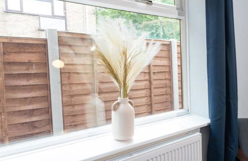 Stylish 4 bed - Contractor Stays, Wi-fi, Plenty of Parking - Foto 2