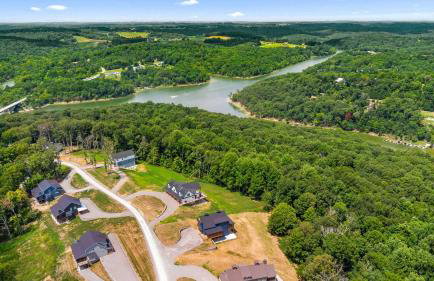 NEW Spacious Clarkson Getaway w Games & Yard - Foto 58