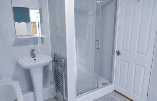 Station Cottage - Gorgeous property with breathtaking views of Neyland Waterway - Photo 17